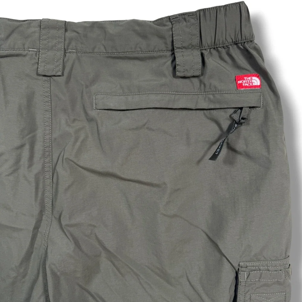 The North Face Cargo Shorts Mens XL Green Ripstop Hiking Outdoor
